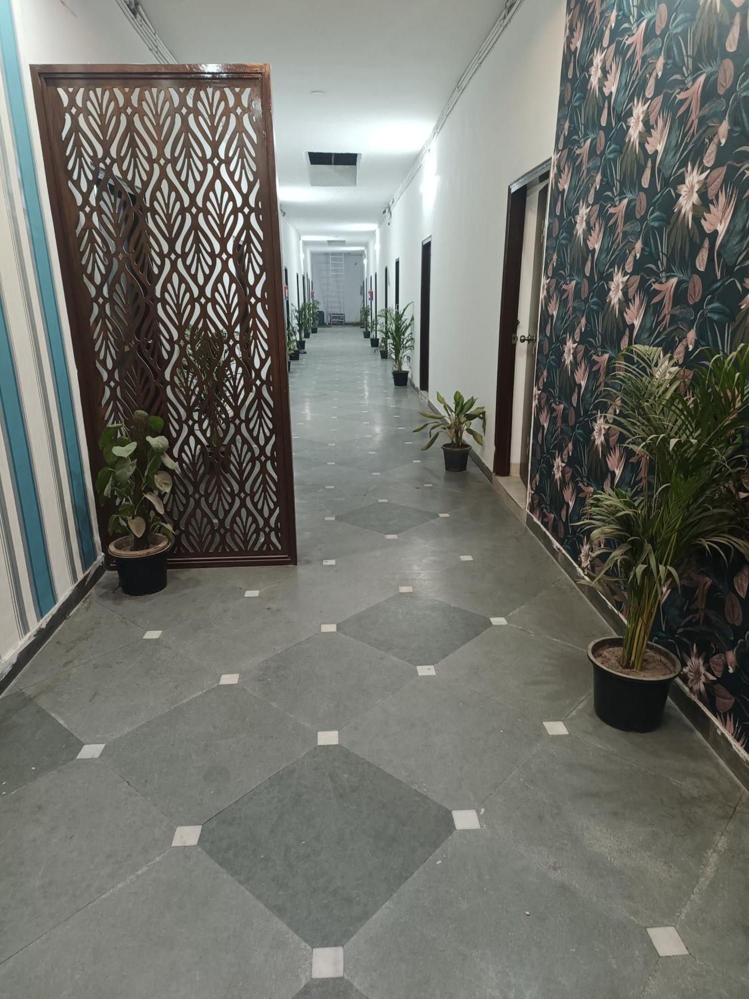 Hotel O Sweet Palace New Delhi Exterior photo